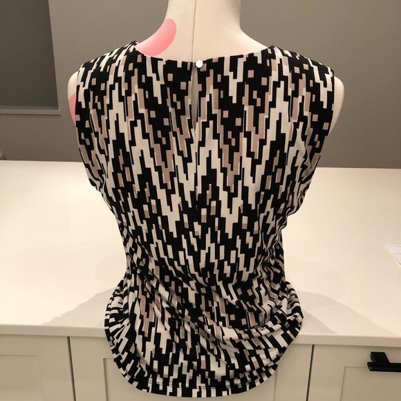 Calvin Klein Sleeveless Scoop Neck Top in Geometric Pattern Blk/Tan/White Sz S - Picture 4 of 13